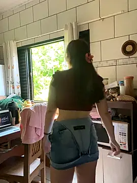 Bininhas2 online show from October 22, 2025, 5:56 pm