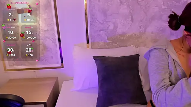 doll eyees  online show from November 28, 2025, 2:34 am