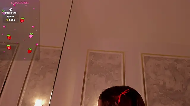 doll eyees  online show from October 10, 2025, 2:23 am