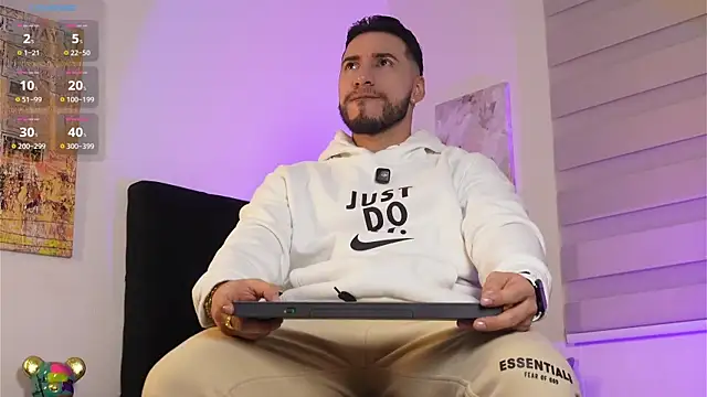 Snapshot of Thiago_Hill chatting on February 17, 2026, 12:30 am Thiago Hill online show from February 17, 2026, 12:30 am