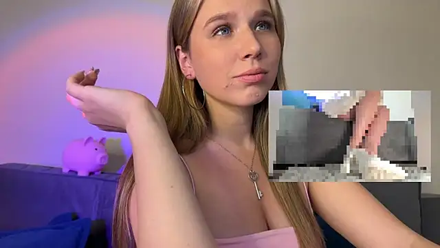 Snapshot of GoddessRoss chatting on October 3, 2025, 5:58 pm GoddessRoss online show from October 3, 2025, 5:58 pm