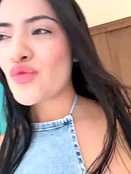 Lu090  online show from October 4, 2025, 4:41 pm