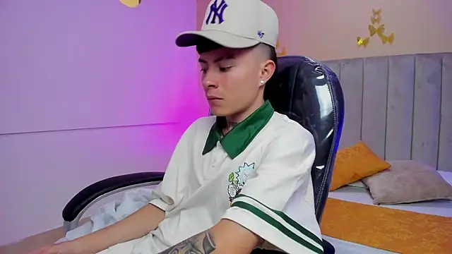 Snapshot of Nascary_Fox chatting on January 16, 2026, 8:35 pm Nascary Fox online show from January 16, 2026, 8:35 pm