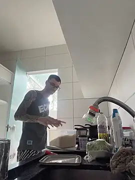 Leonsouzaof online show from December 3, 2025, 5:12 pm