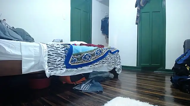 fenix colette online show from April 17, 2026, 1:30 am