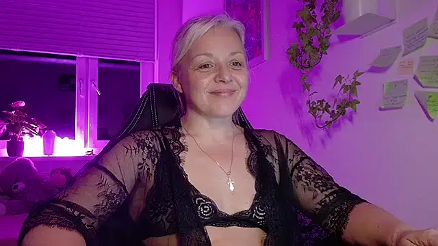 Linsy Kim online show from March 4, 2026, 10:39 pm