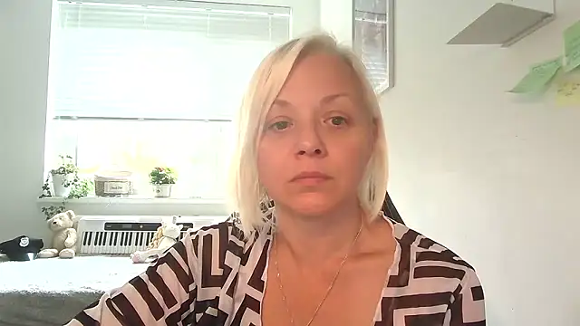 Linsy Kim online show from October 8, 2025, 8:49 am