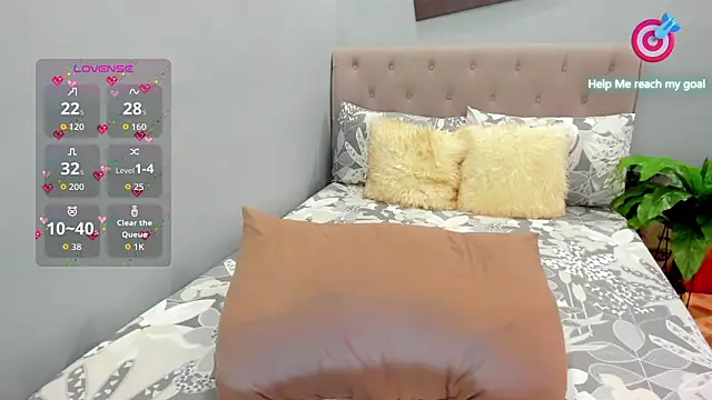 Snapshot of OpheliaMia chatting on February 17, 2026, 3:48 am OpheliaMia online show from February 17, 2026, 3:48 am