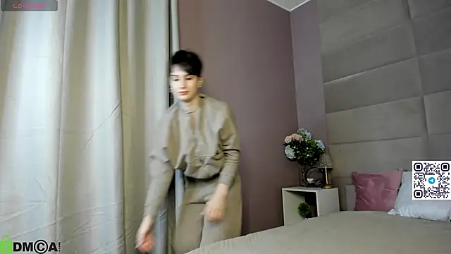 Adeline Perle online show from October 14, 2025, 1:28 am