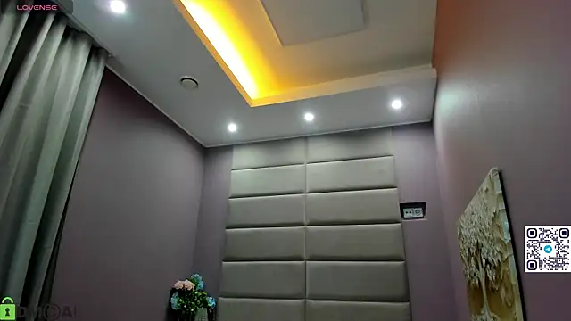 Adeline Perle online show from October 21, 2025, 1:16 am