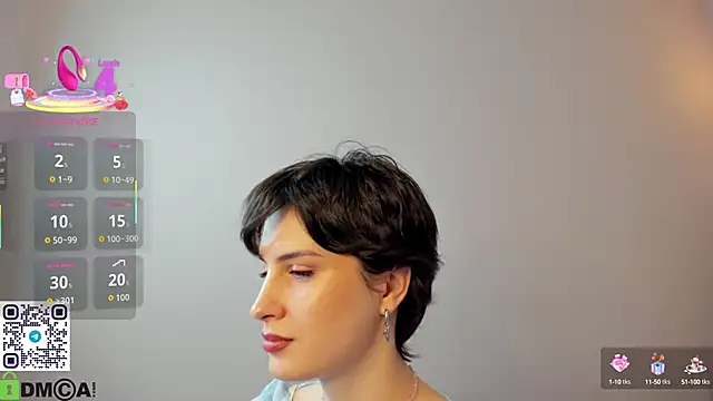 Adeline Perle online show from September 19, 2025, 1:09 am