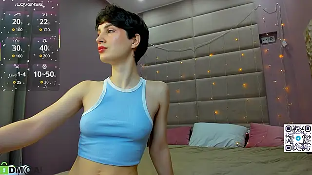 Adeline Perle online show from November 5, 2025, 1:20 am