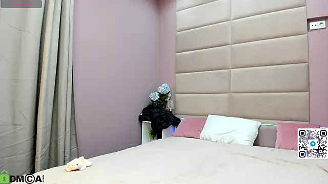 Adeline Perle online show from October 24, 2025, 1:15 am