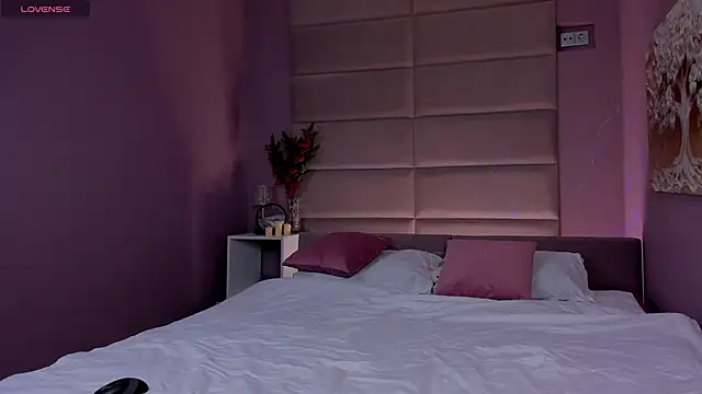 Adeline Perle online show from December 15, 2025, 2:06 am