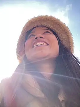 Ngoc-bbi online show from December 15, 2025, 7:47 am