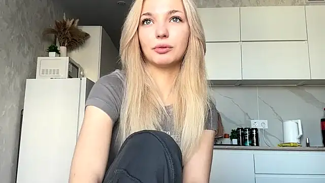 Snapshot of MycuteMolly chatting on October 3, 2025, 6:15 am MycuteMolly online show from October 3, 2025, 6:15 am