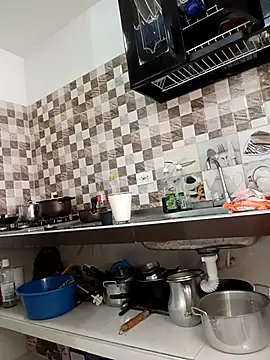 dulcelatin21 online show from September 30, 2025, 4:46 pm