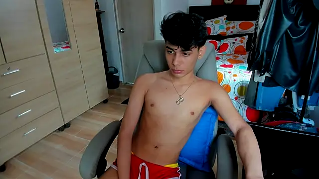 AliottTwink online show from June 1, 2026, 4:06 pm