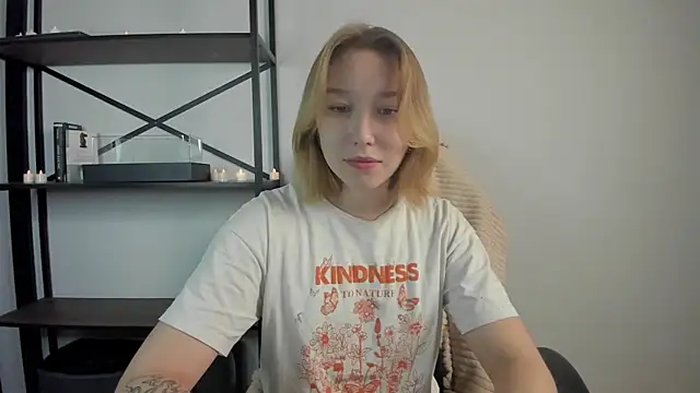 Agatha May online show from November 25, 2025, 2:45 am