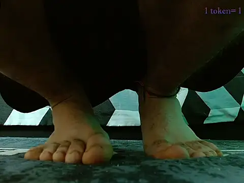 aaronjames1 online show from November 26, 2025, 1:11 pm