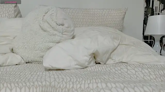 Snapshot of emmabee_ chatting on September 8, 2025, 7:13 pm emmabee online show from September 8, 2025, 7:13 pm
