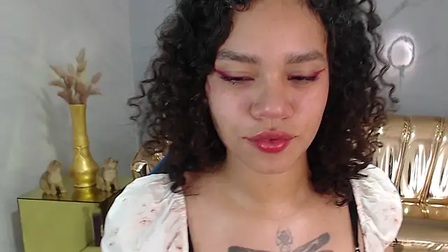 Canela s1 online show from October 17, 2025, 8:32 pm