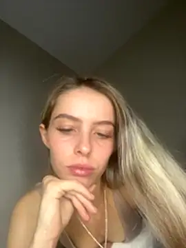 Angelloverxo online show from October 17, 2025, 9:38 pm