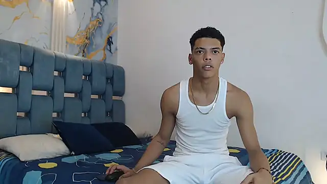 PRETTY FEM online show from February 14, 2026, 1:39 am