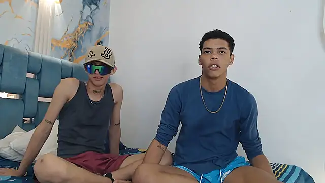 PRETTY FEM online show from January 11, 2026, 1:23 am