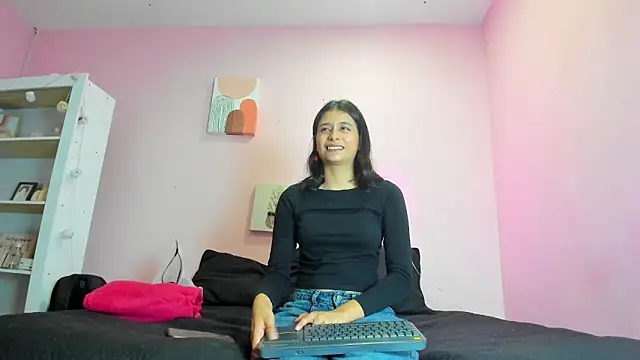 Georgina Ferri  online show from October 6, 2025, 5:13 pm