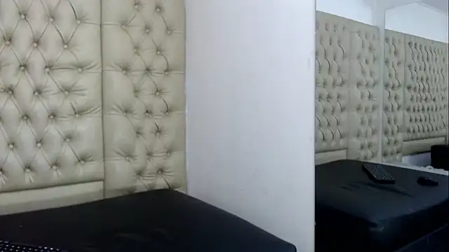 JessicaHott01 online show from October 2, 2025, 7:39 pm