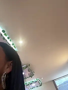 JanexHope online show from December 2, 2025, 7:48 pm