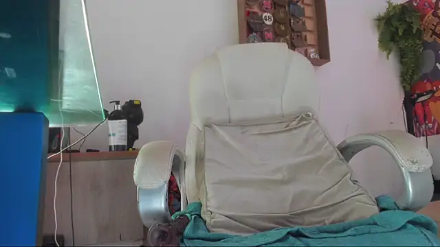 mila dash online show from October 15, 2025, 1:19 pm