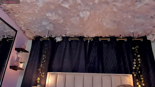 melody-rouss online show from October 17, 2025, 9:05 pm