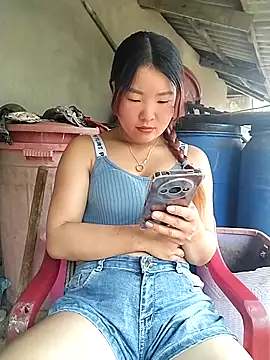 lylylove online show from June 14, 2026, 2:24 am