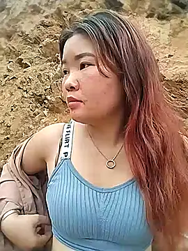 lylylove online show from March 25, 2026, 6:02 am