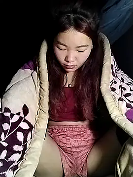 lylylove online show from December 18, 2025, 11:30 pm