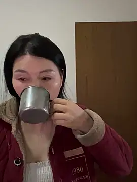 Snapshot of xiiuuff18 chatting on February 10, 2026, 12:09 am xiiuuff18 online show from February 10, 2026, 12:09 am