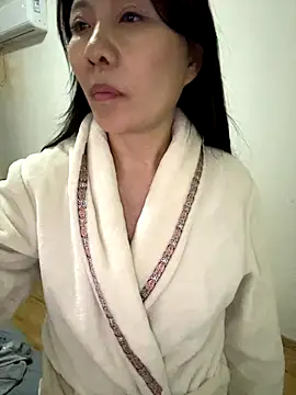 Snapshot of xiiuuff18 chatting on December 21, 2025, 9:00 am xiiuuff18 online show from December 21, 2025, 9:00 am