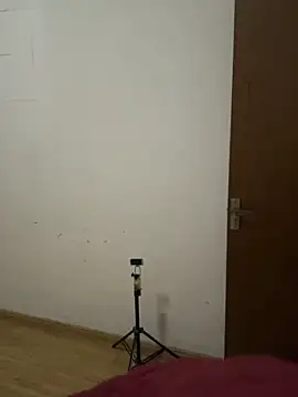 Snapshot of xiiuuff18 chatting on February 7, 2026, 12:07 am xiiuuff18 online show from February 7, 2026, 12:07 am