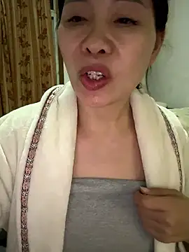 Snapshot of xiiuuff18 chatting on January 12, 2026, 11:28 am xiiuuff18 online show from January 12, 2026, 11:28 am