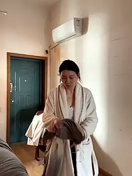 Snapshot of xiiuuff18 chatting on December 16, 2025, 1:43 am xiiuuff18 online show from December 16, 2025, 1:43 am