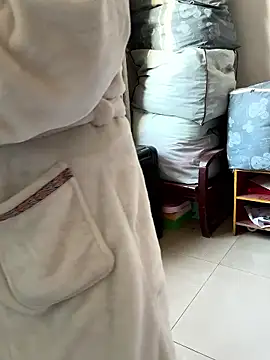 Snapshot of xiiuuff18 chatting on January 9, 2026, 12:17 am xiiuuff18 online show from January 9, 2026, 12:17 am