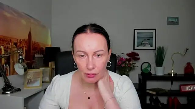 Velvet Jasmine online show from September 11, 2025, 5:29 am