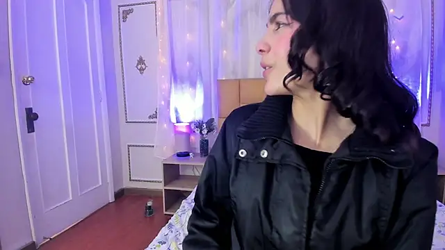 aitana johns online show from November 19, 2025, 12:05 pm