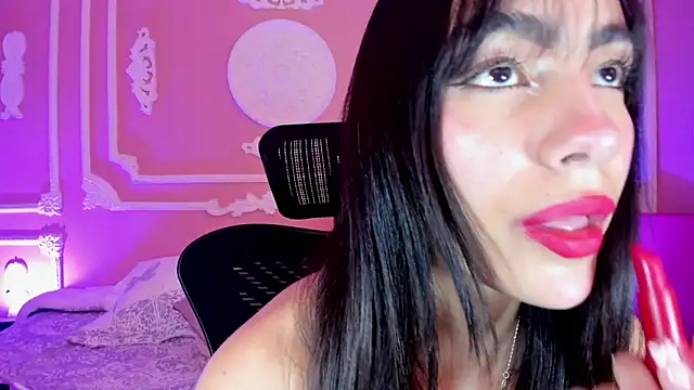 aitana johns online show from September 23, 2025, 12:12 pm