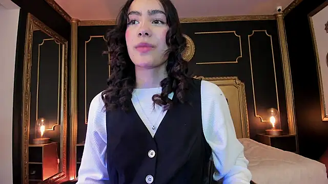 aitana johns online show from November 28, 2025, 12:16 pm