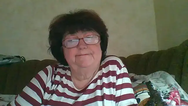 Snapshot of MilaSky5303 chatting on October 18, 2025, 10:17 am MilaSky5303 online show from October 18, 2025, 10:17 am