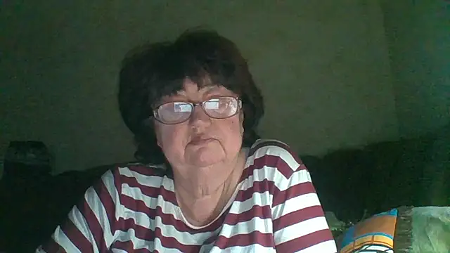 Snapshot of MilaSky5303 chatting on October 9, 2025, 4:24 am MilaSky5303 online show from October 9, 2025, 4:24 am