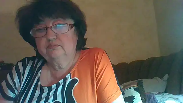 Snapshot of MilaSky5303 chatting on October 4, 2025, 8:38 am MilaSky5303 online show from October 4, 2025, 8:38 am